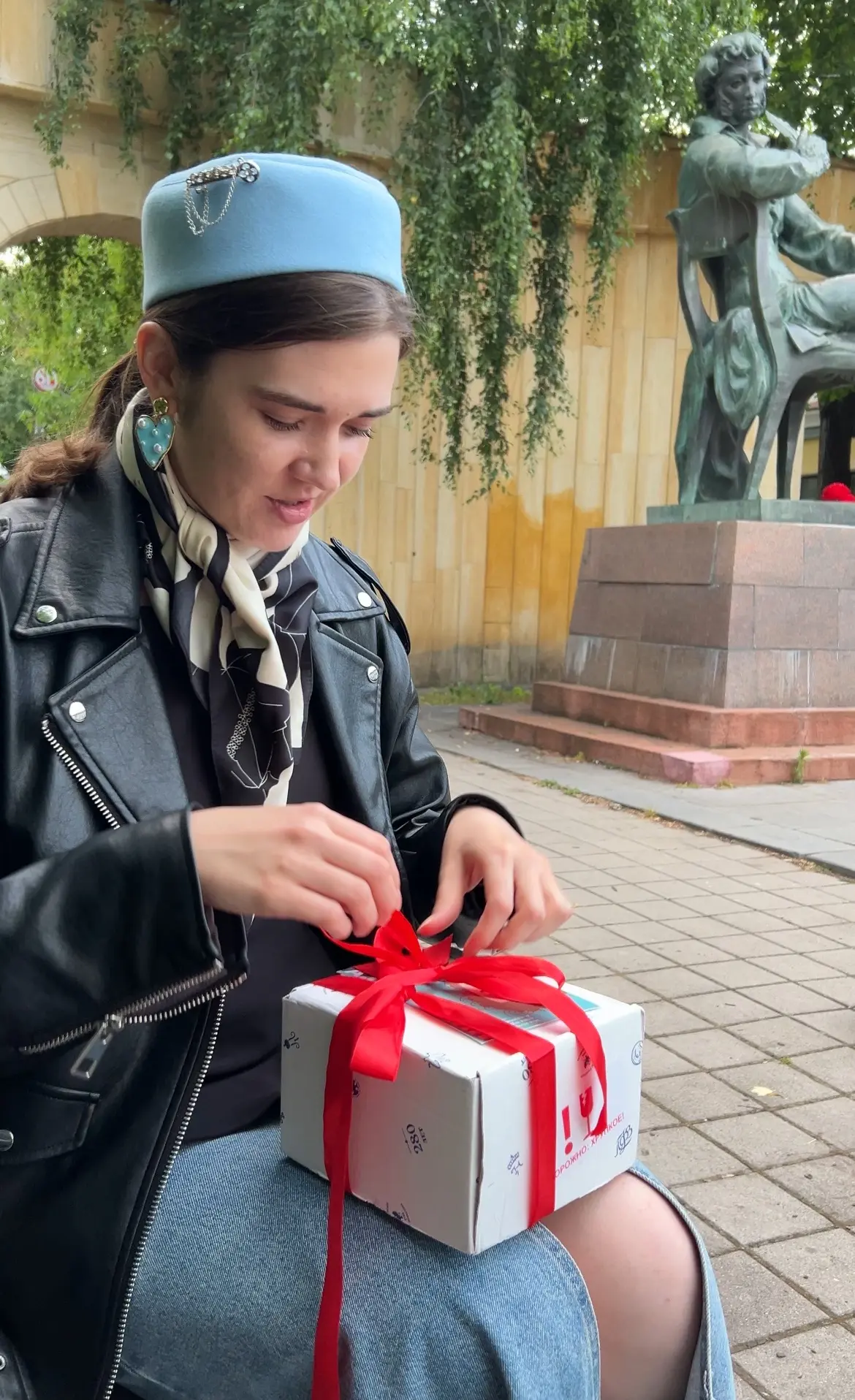Мои экскурсии, лекции и светские салоны притягивают ко мне совершенно потрясающих, тонких и глубоких