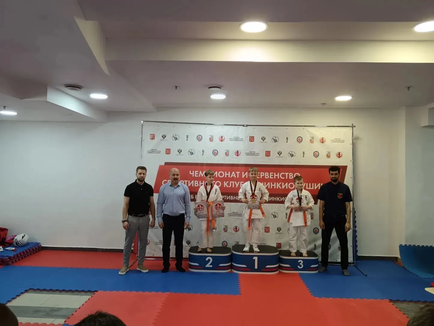 🏆 Поздравляем Михаила Сплошнова! 🥋   🏆🥇 Наш ученик из 3В класса Михаил занял первое место на первенс