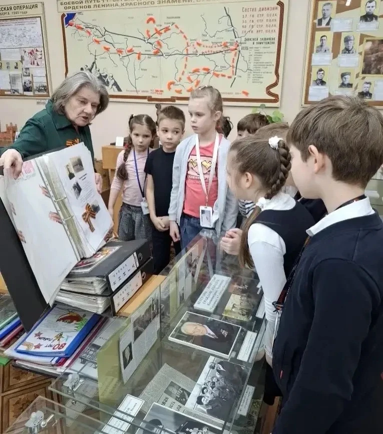 🌟УРОК МУЖЕСТВА  🎖️В рамках подготовки к празднованию Дня Победы наши юные ученики — первоклассники —