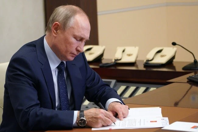 Россияне массово вышли из тени — ФНС пересчитала работающих