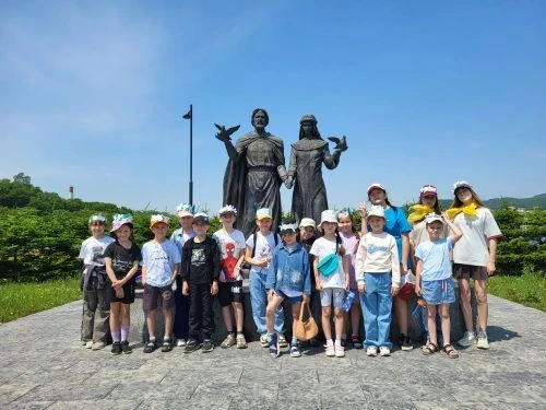 🌞 Солнечные будни нашего лагеря: походы, история и прогулки!
Первая смена пришкольного лагеря уже п