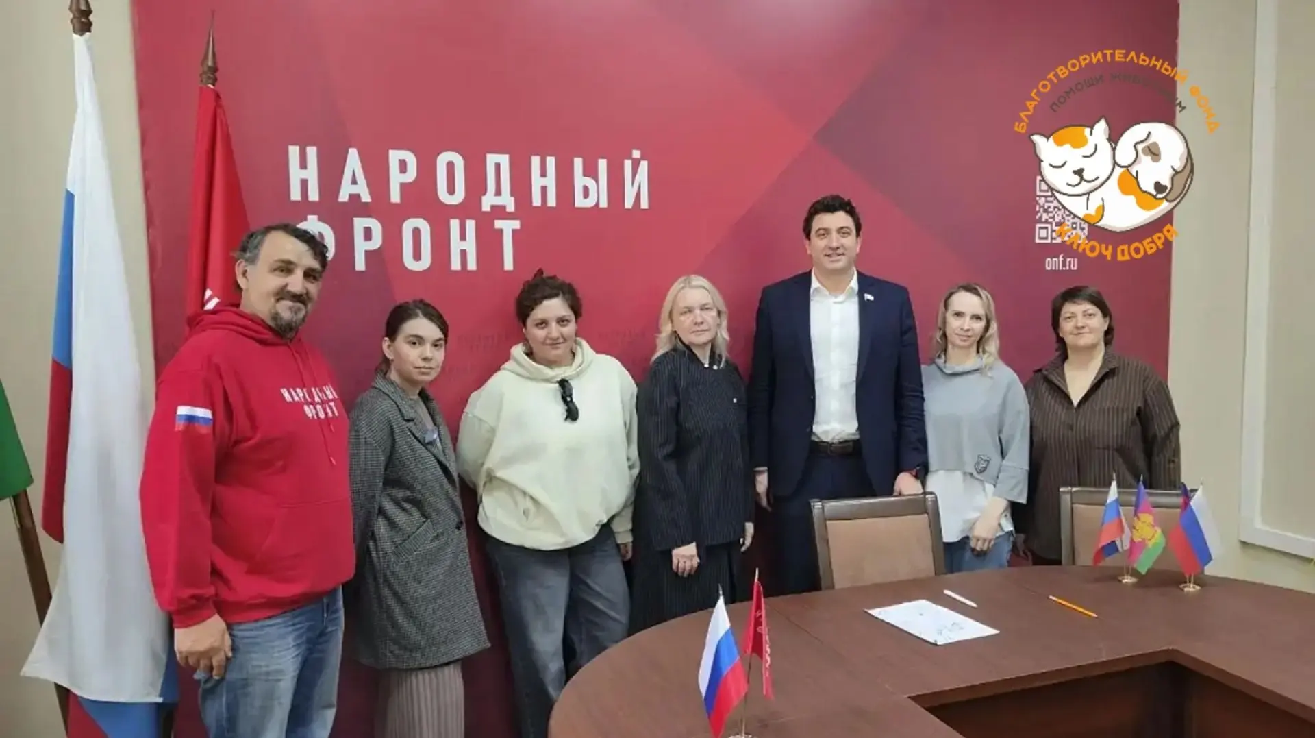 Поддерживать гуманность, а не отменять.

Волонтёры просветительского проекта «Города без коробок» из