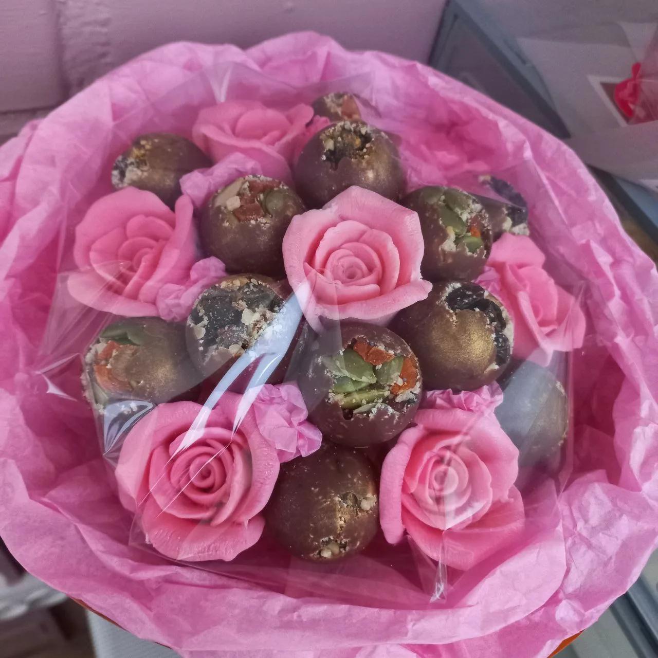 💝💐💖 Шоколадный букет из 7 роз и 12 шаров. Вес в шоколаде 450 гр.
