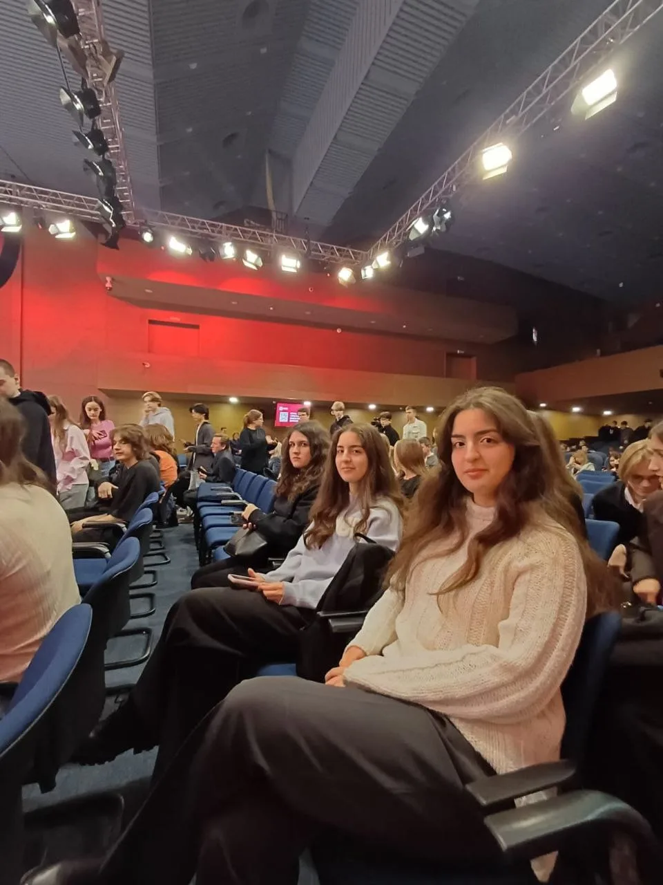 БЕЗ ГРАНИЦ 👨‍🎓  В этом году наши ученики из 10-го предпринимательского класса работали не покладая р