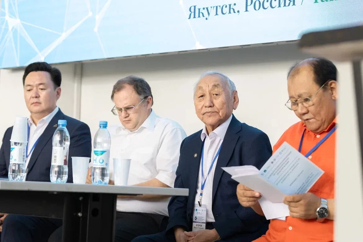 👨🏻‍🏫👩🏻‍🏫 В СВФУ стартовала XI Международная конференция по математическому моделированию 🧮 

