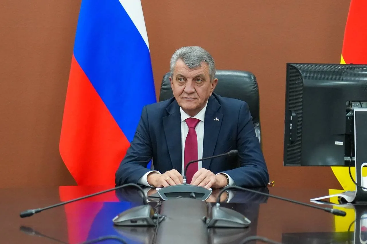 Сергей Меняйло поздравил Марата Камболова с официальным вступлением в должность президе...