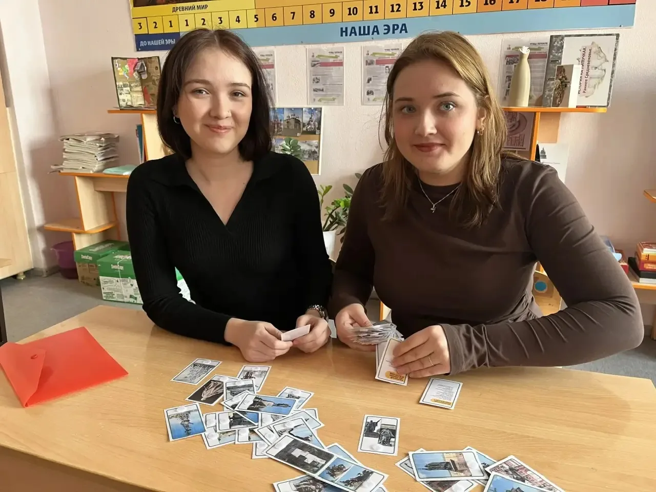 Наши выпускники снова в стенах родной  школы! Как же приятно видеть вас повзрослевшими ✨✨✨✨  #Деньро