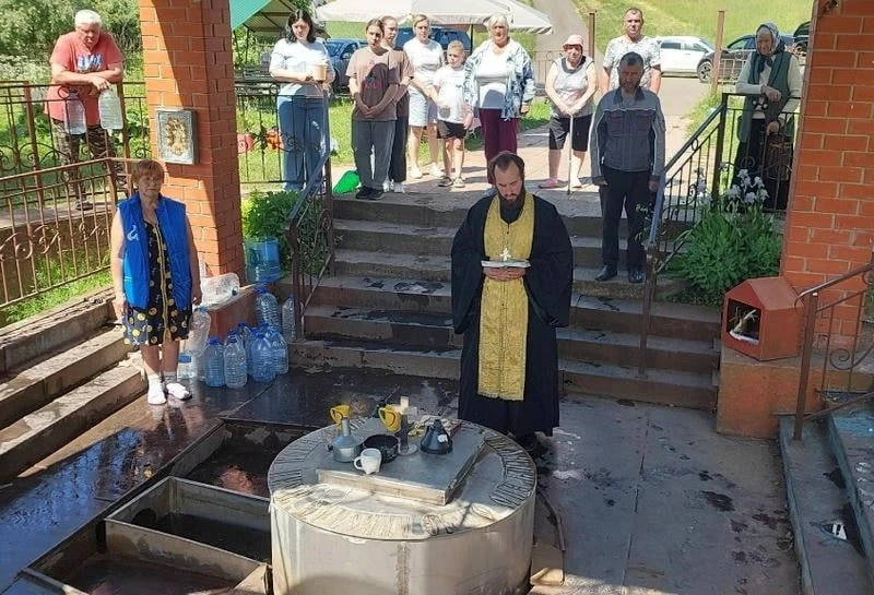 Прихожане храма в селе Лычное Первомайского округа посетили святой родник в Липецкой об...