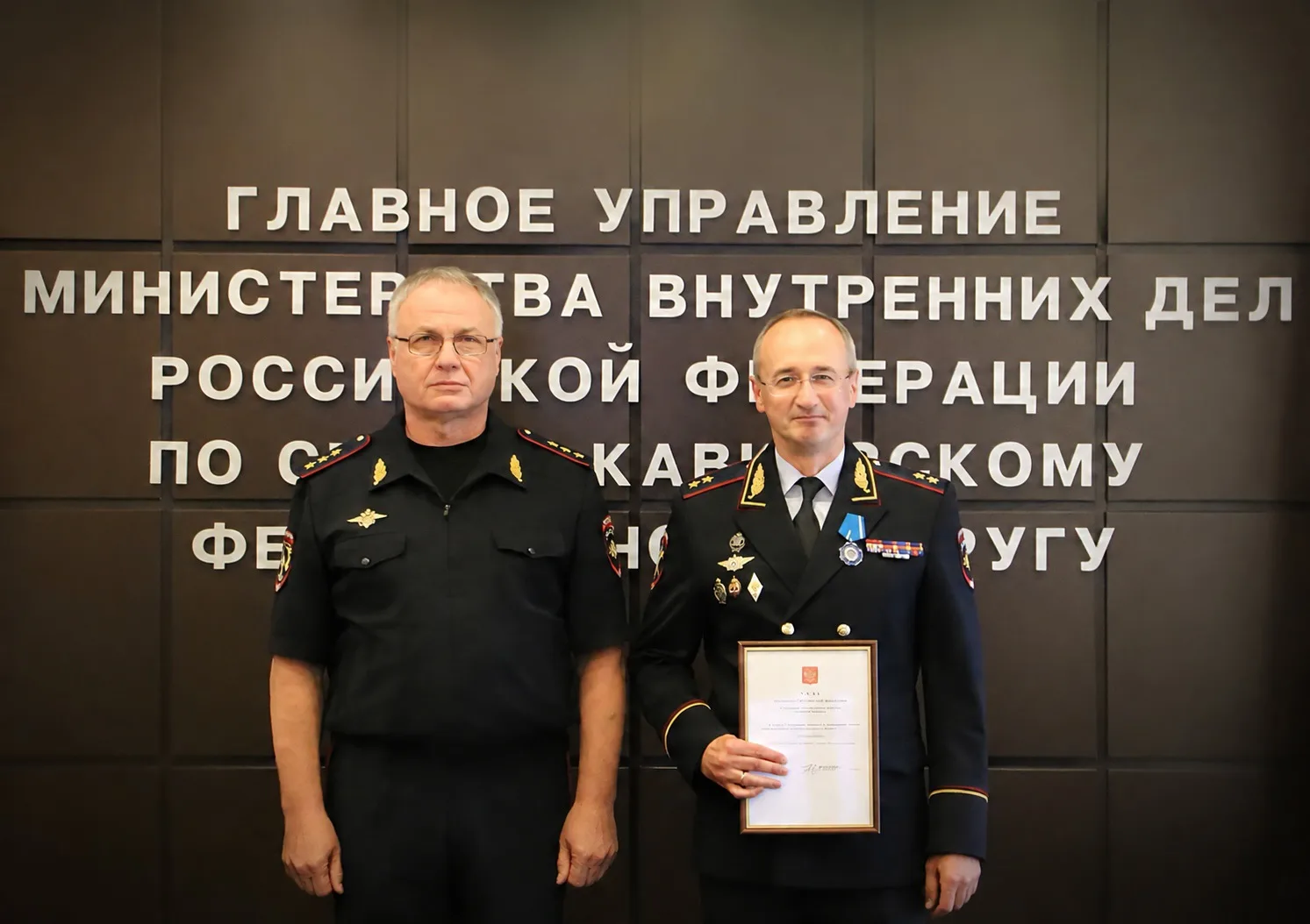 🌟 Начальник ГУ МВД России по СКФО Сергей Бачурин провёл совещание с руководителями МВД...