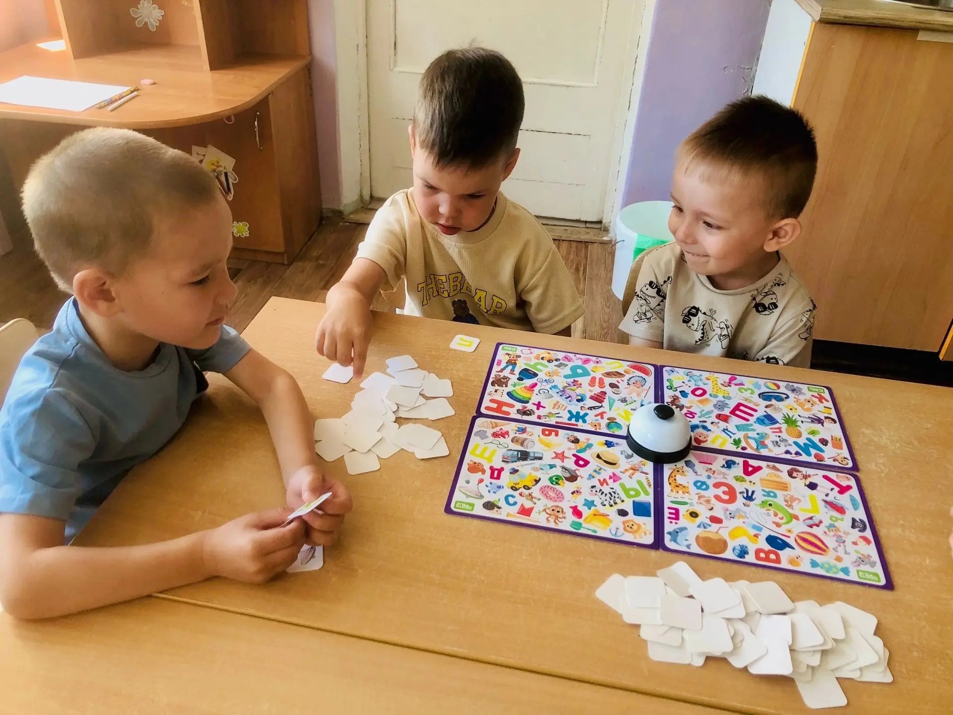 Игра – один из основных видов детской деятельности. В любом возрасте дошкольника игра – необходимое 