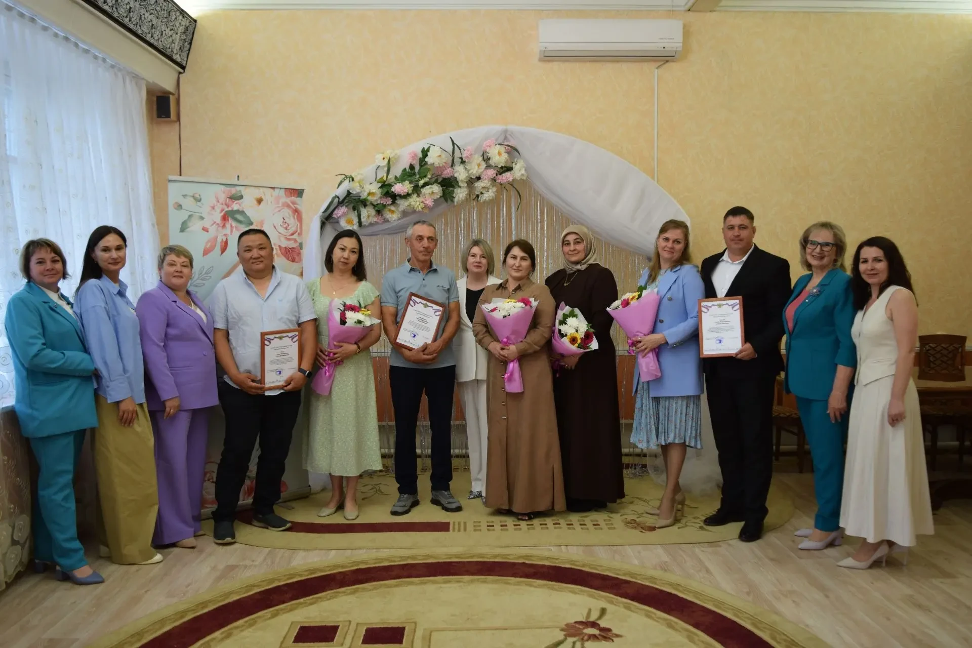Народов дружная семья: праздник единства и любви в Черноярском отделе ЗАГС