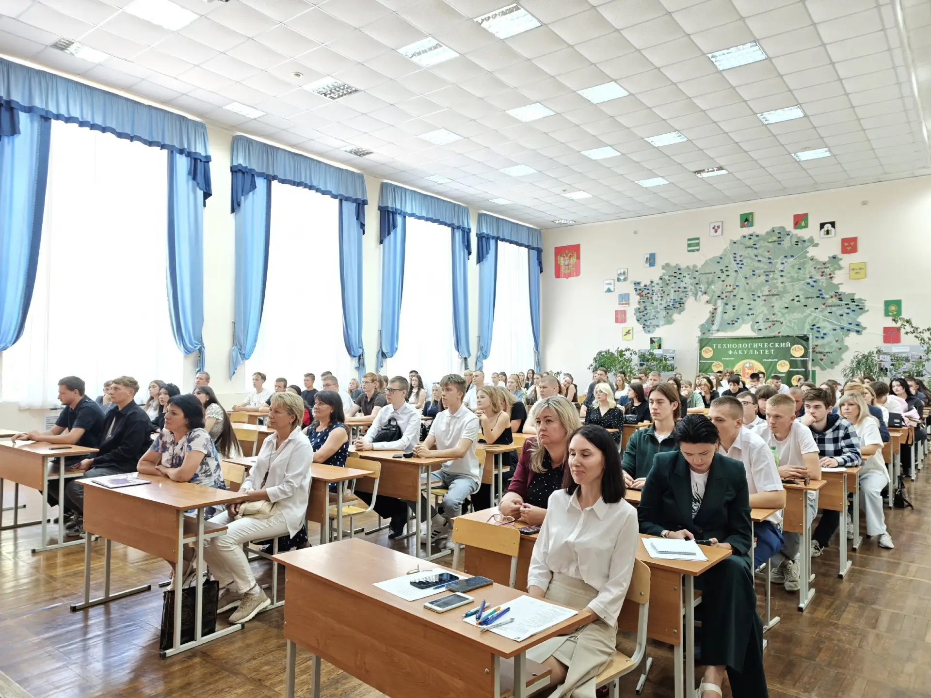 🎉 Старт студенческой жизни: организационные собрания для первокурсников! 🎉