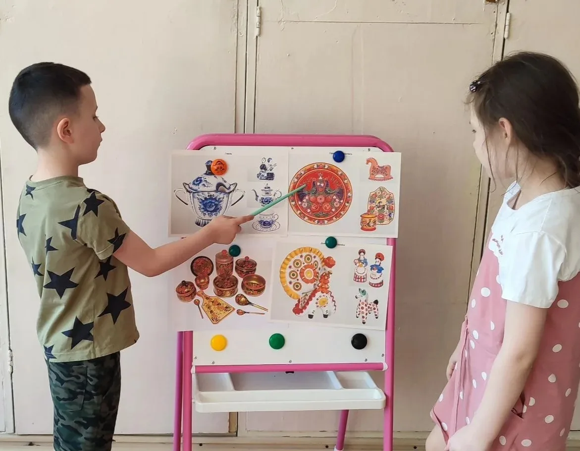 В рамках лексической темы "Наша Родина - Россия" ребята подготовительной группы "Солнышко" пополнили