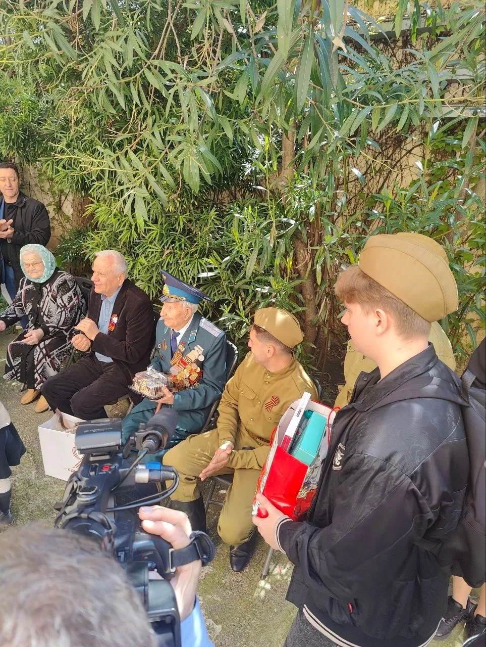 🎖️ Тепло сердец — ветерану: студенты МИУ поздравили героя Победы!