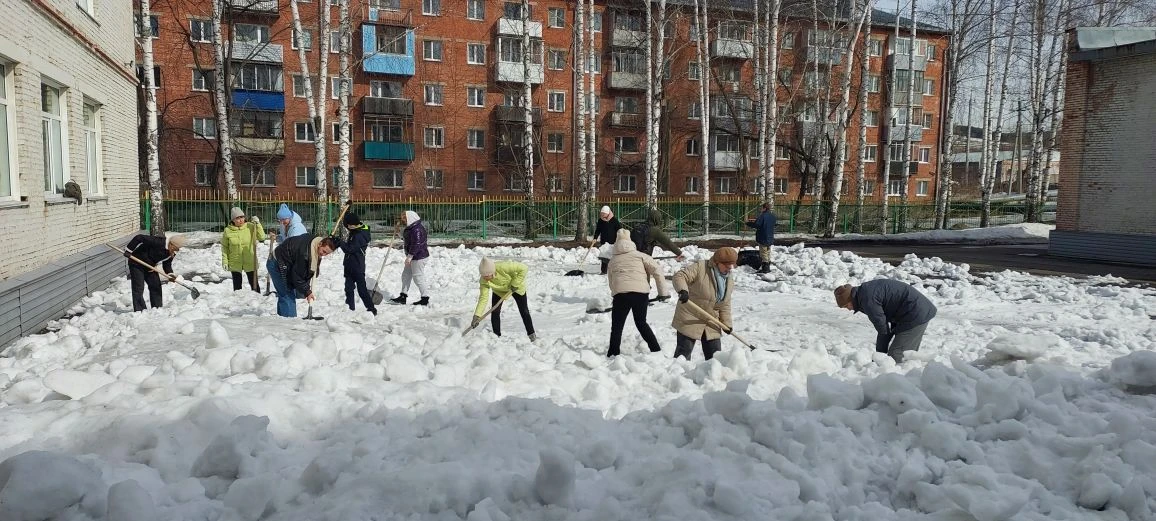 💥Всекузбасский субботник!  Коллектив лицея дружно вышел на субботник👌Присоединились к акции    «Кузб