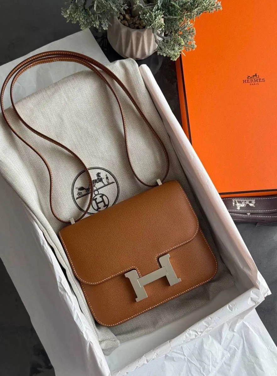 Hermes Constance 18  🤎 

Бренд: Hermes
Комплект: Пыльник
Состояние: отличное, без следов носки 

Ст