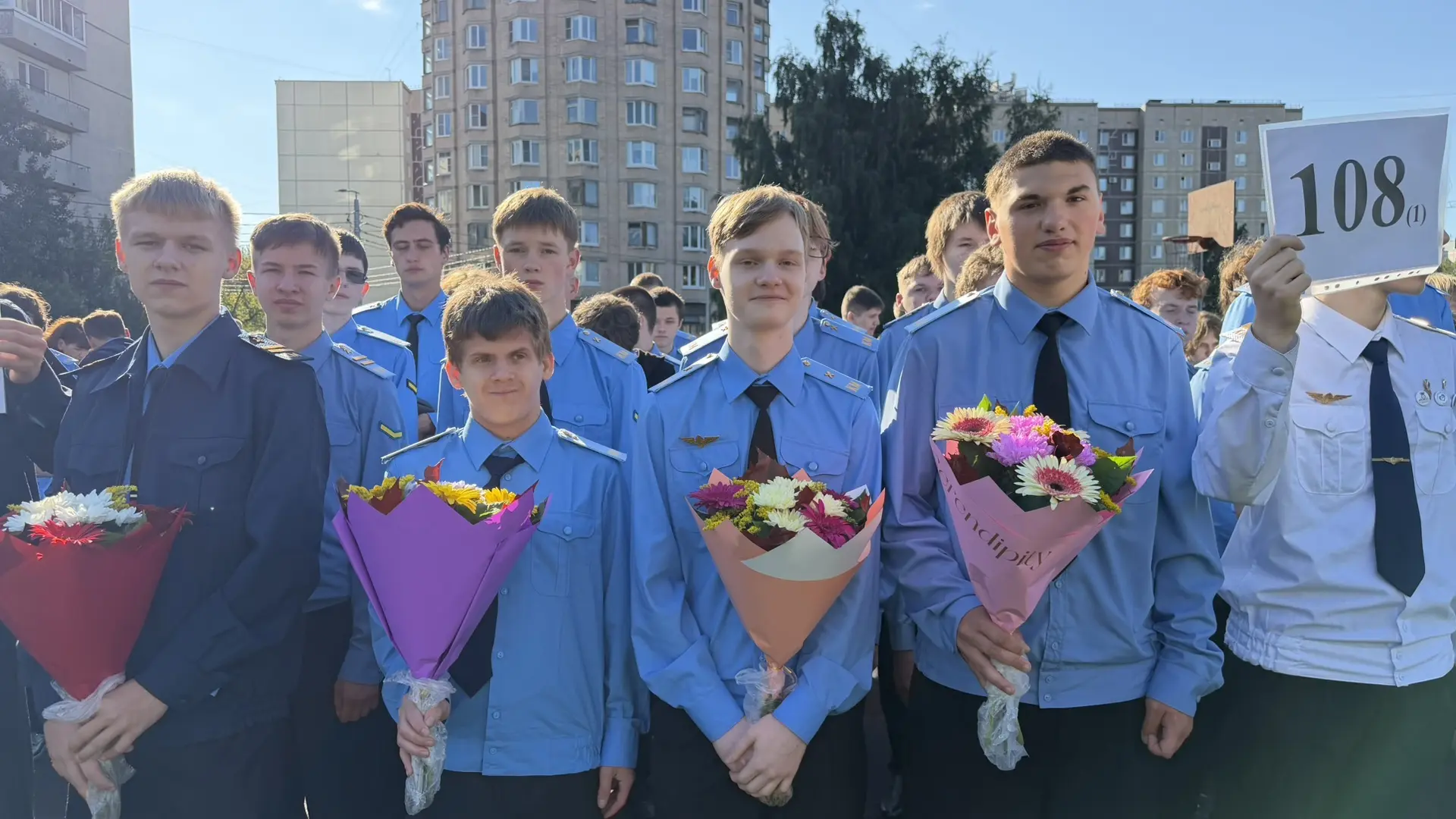В Колледже метрополитена и железнодорожного транспорта прошла линейка, посвященная Дню ...