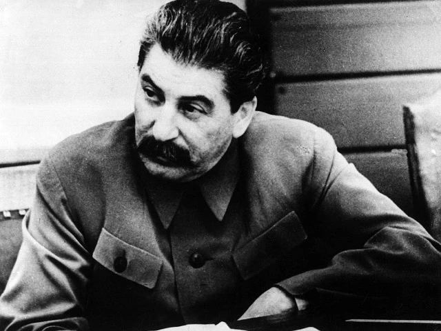 За что убили Сталина? За то что заставлял руководителей всех уровней работать, а не бог...