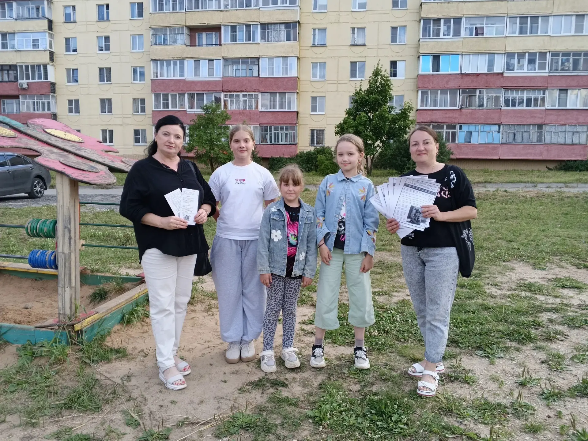 🚸 ЛЕТНИЕ РЕЙДЫ УЧИТЕЛЕЙ: БЕЗОПАСНОСТЬ НАШИХ ДЕТЕЙ — ПРЕВЫШЕ ВСЕГО! ☀️

Пока все отдыхают, наши доро