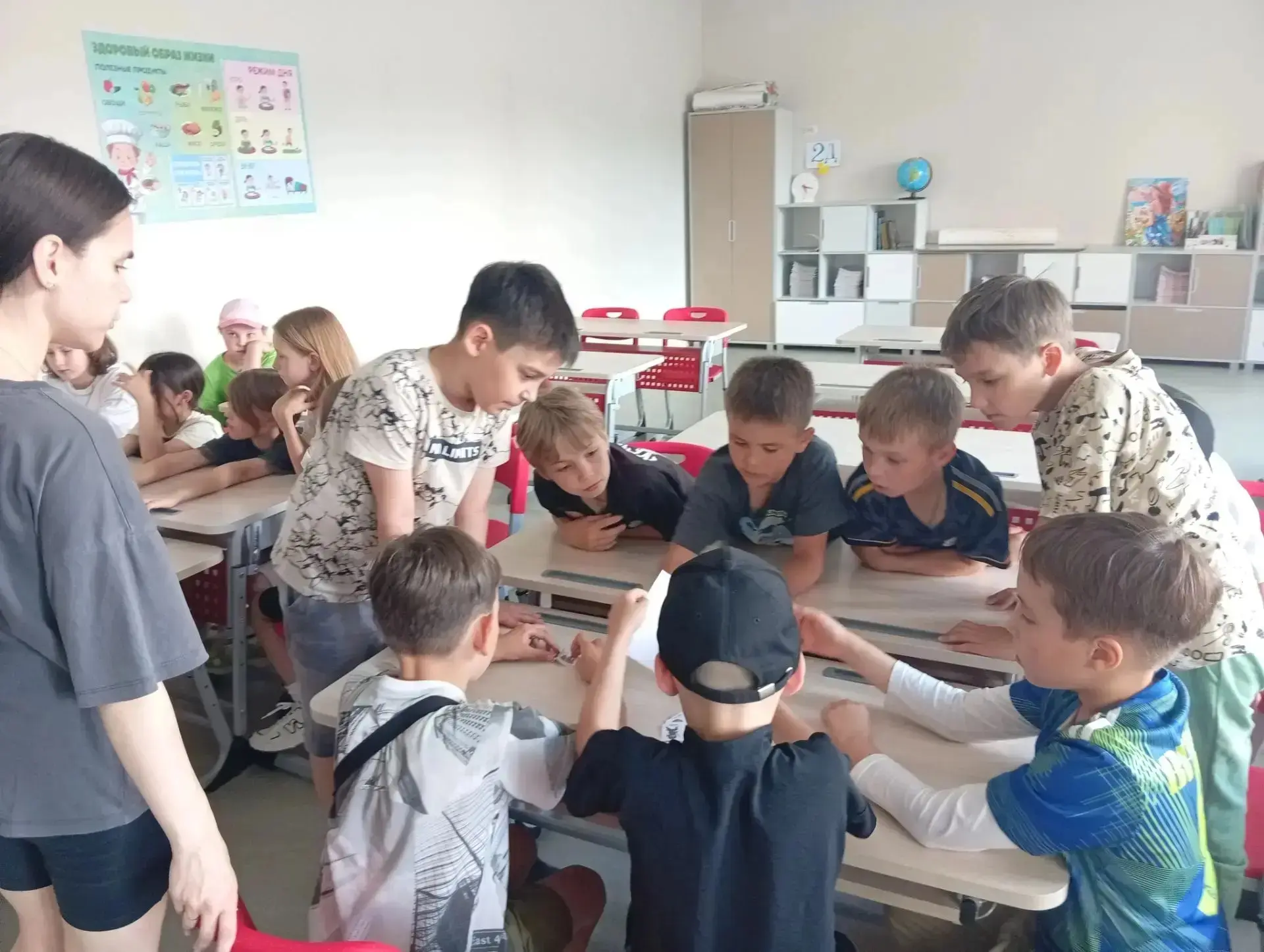🎉 В школьном лагере  прошёл супердень! 🎉

Сначала ребята побывали  на мастер‑классе «Акатуй» — поп