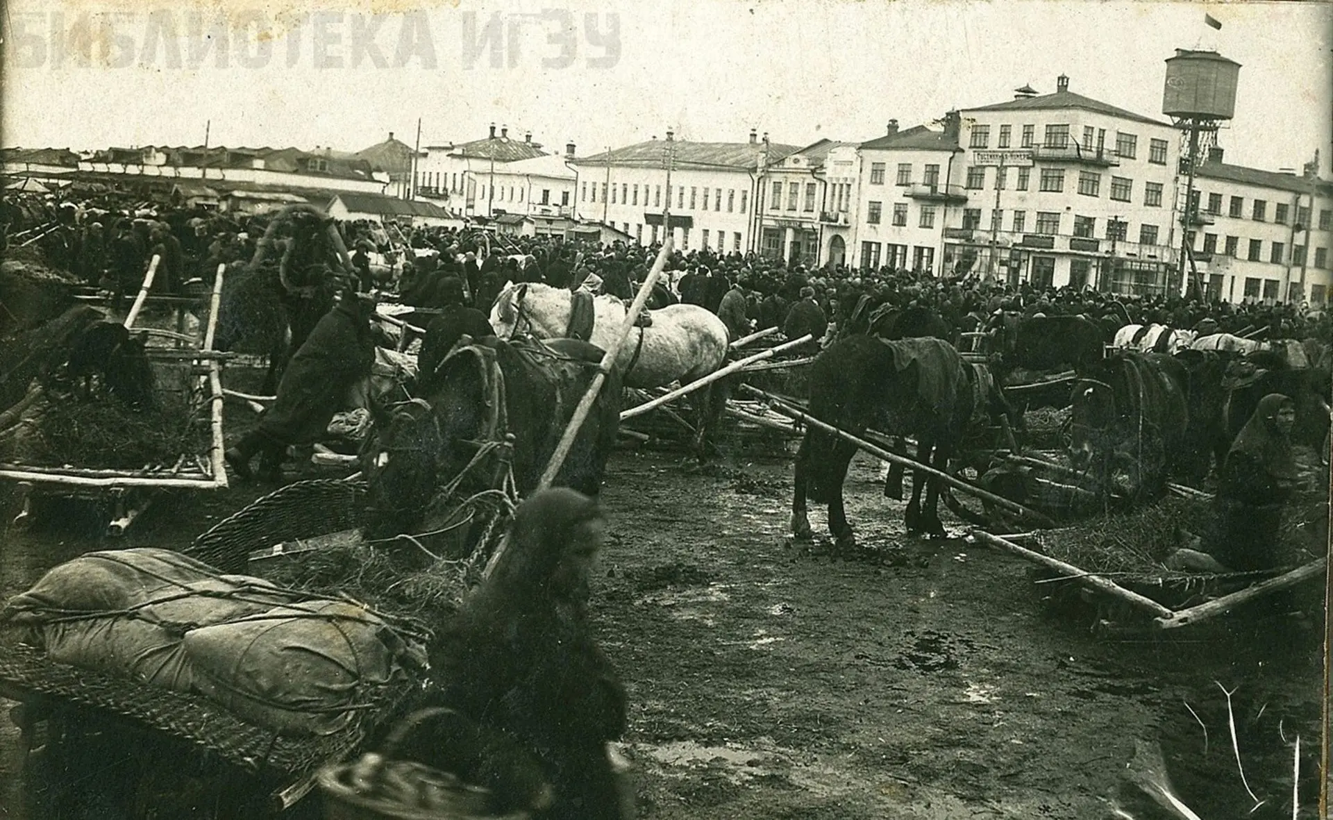 Вид на Центральную площадь, 1930-е годы.