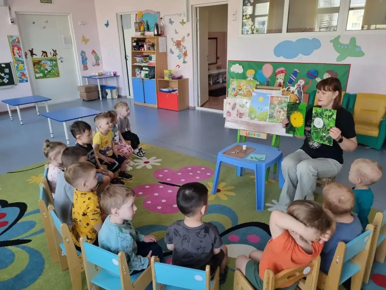 Носит одуванчик жёлтый сарафанчик, Подрастёт, нарядится в беленькое платьице.  Лёгкое, ...