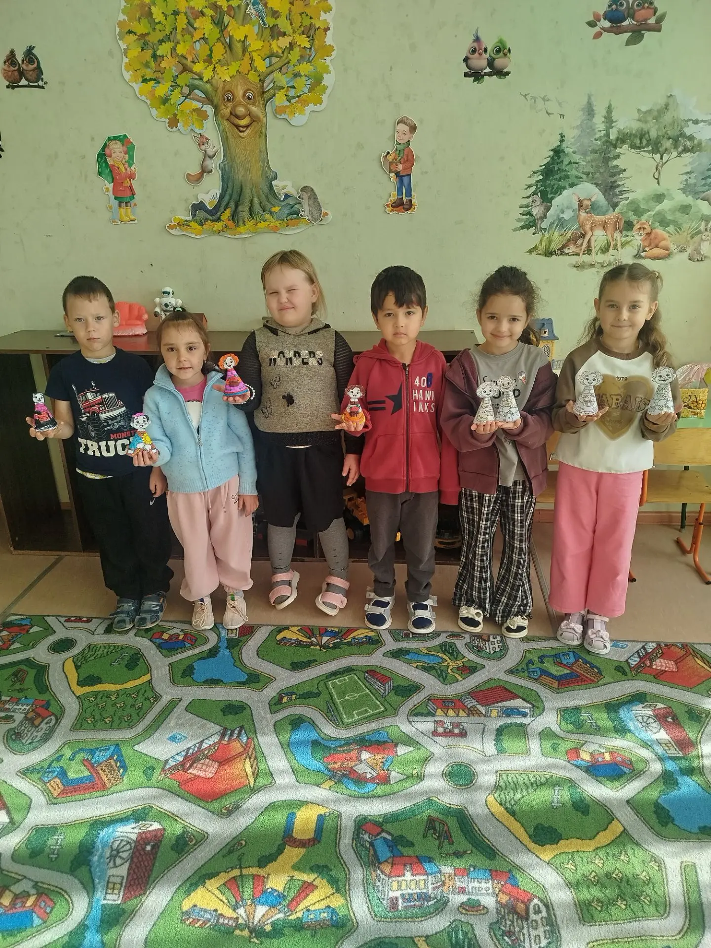 День пожилого человека принято отмечать повсеместно в первый день второго осеннего меся...