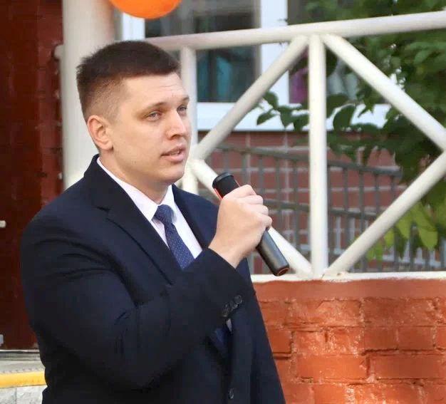 Председатель Думы Роман Никулин открыл День знаний в родной школе