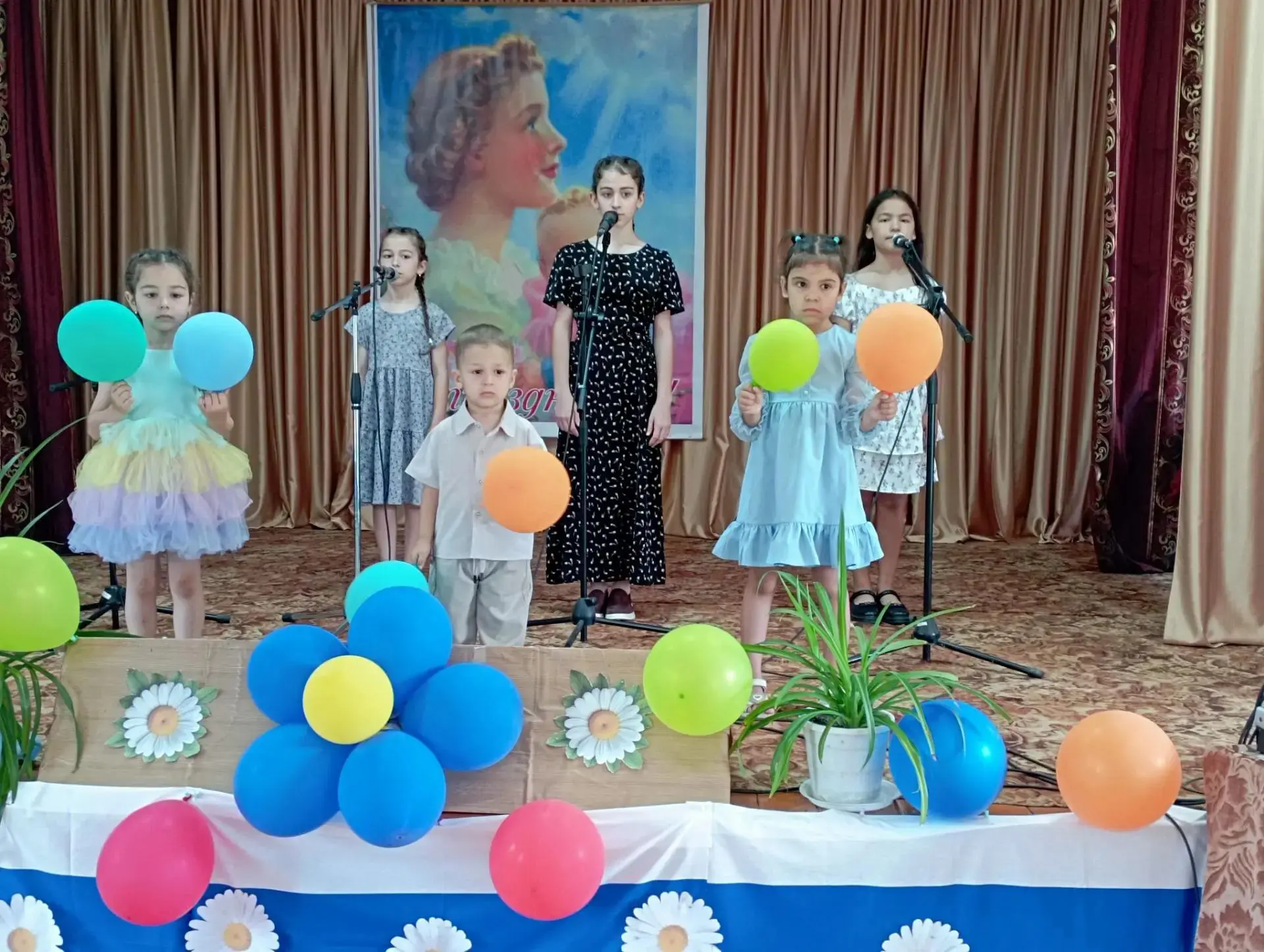 7 июня, накануне Дня семьи, любви и верности, творческий коллектив КДЦ принял участие в...