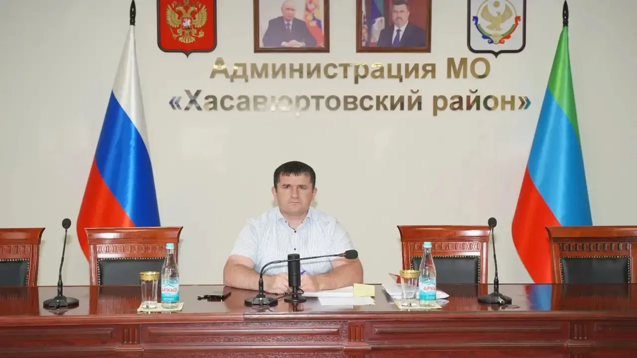 ✅ В Хасавюртовском районе обсудили вопросы обеспечения жильём молодых семей и детей-сирот

📍 В режи