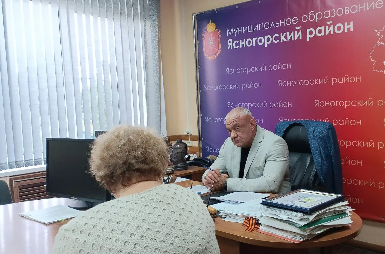 3 июня 2026 года глава администрации муниципального образования Ясногорский район Влади...