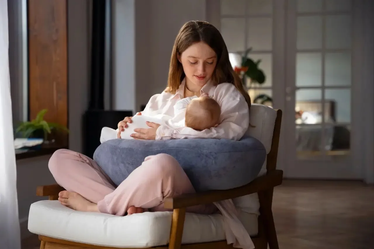 👶 Мамино молоко — это не просто еда. Это первая вакцина и самый тёплый разговор.