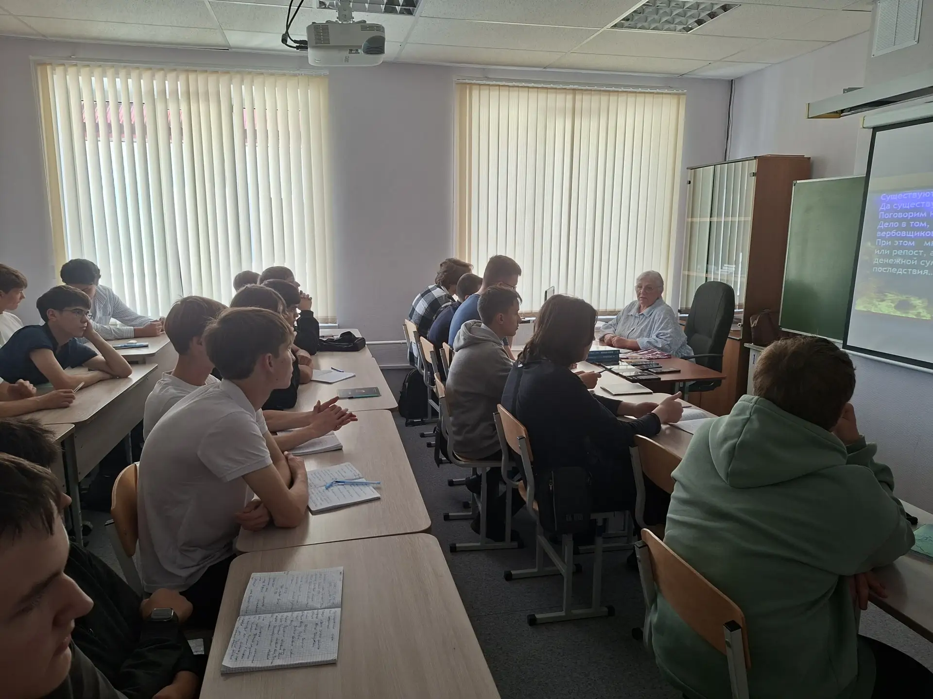 09.09.2026 г. в рамках декады безопасности специалистом по работе с молодежью Кузьминой...