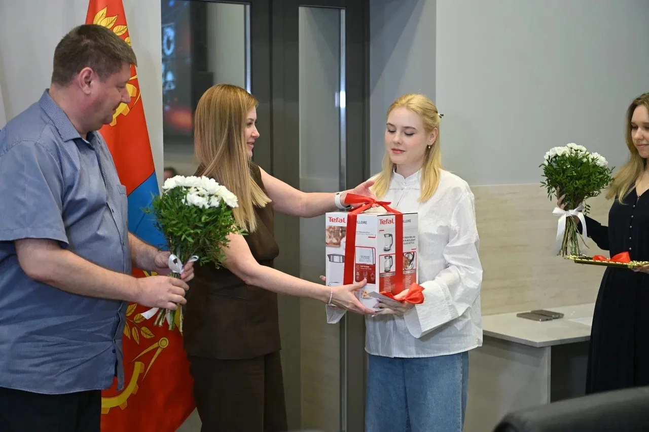 Еще три молодых жителя Балашихи получили ключи от собственных квартир.

Для ребят, оставшихся без по