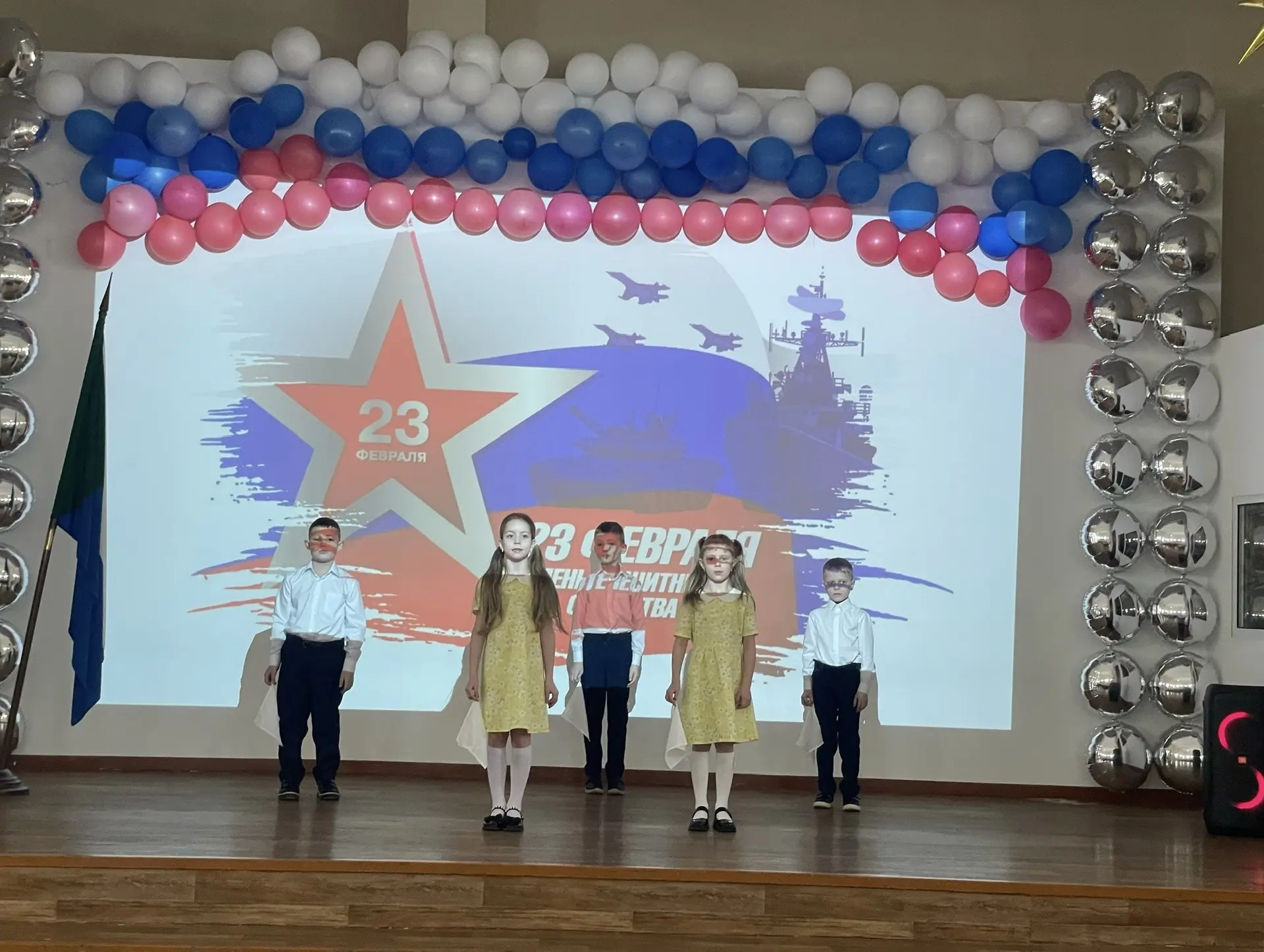 🇷🇺Праздничный концерт🇷🇺  20 февраля в нашей школе прошёл праздничный концерт ко Дню защитника Отечес