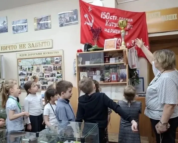 🌟УРОК МУЖЕСТВА  🎖️В рамках подготовки к празднованию Дня Победы наши юные ученики — первоклассники —