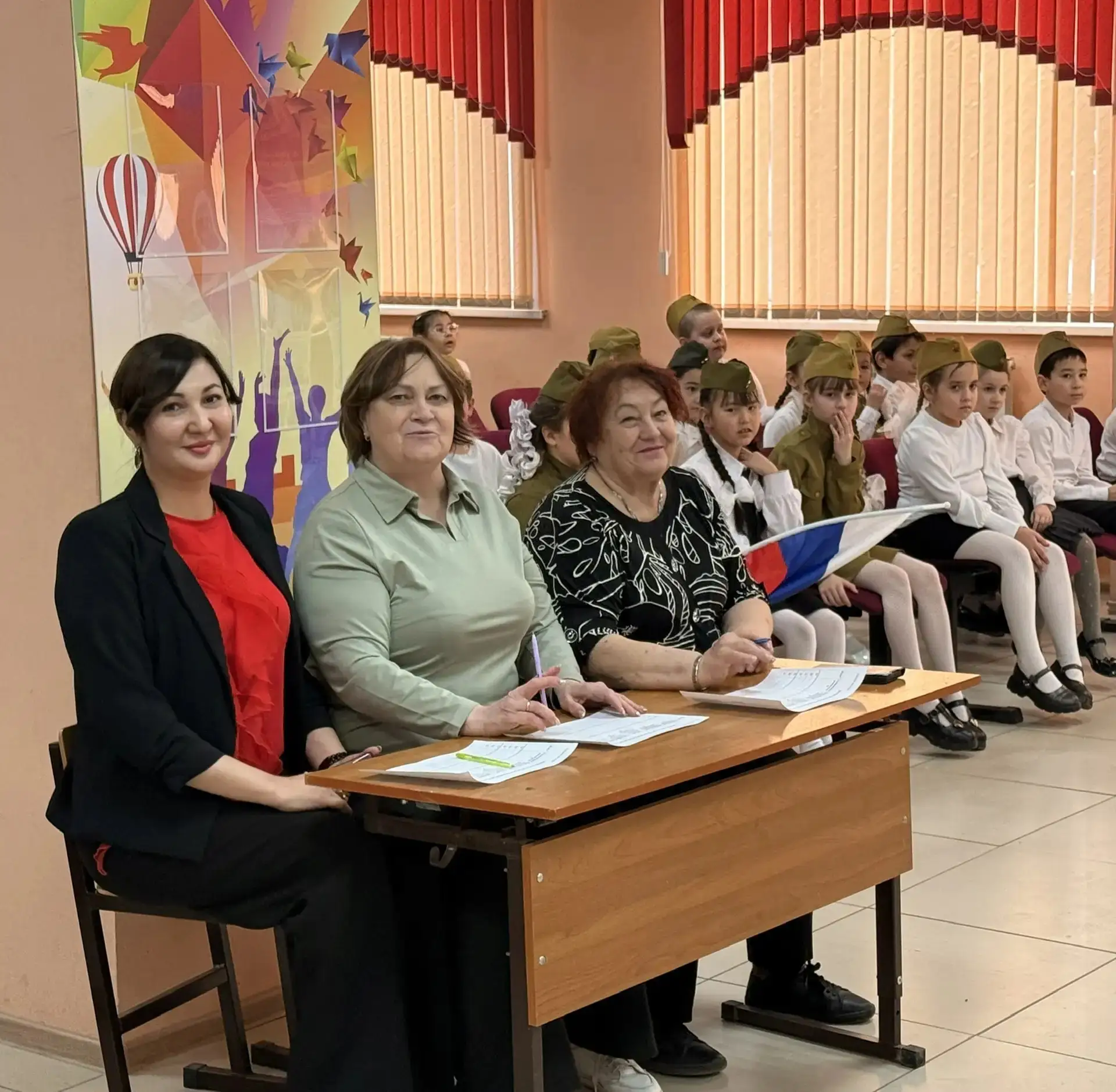 Первый  день конкурса «Военно- патриотической песни»   В нашей школе начался замечательный конкурс «