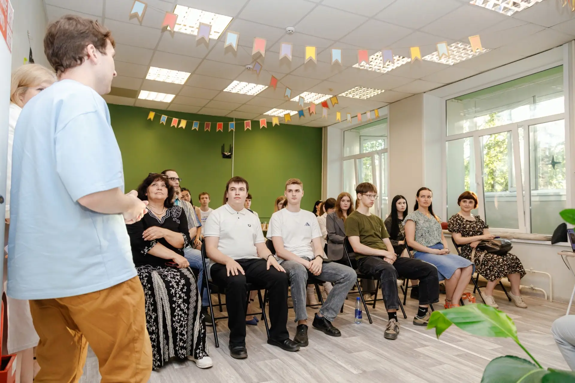Студенты факультета социально-политических наук ЯрГУ, входящие в состав Молодежного общественного со