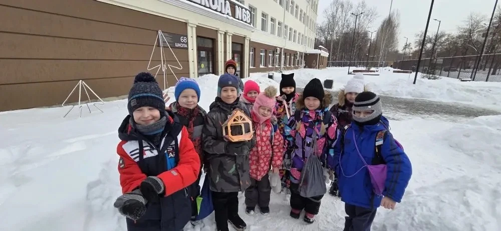 Доброе дело первых классов: в гостях у «Сытого Клюва» 🐦  Ученики 1«В» класса узнали, что зимой перна