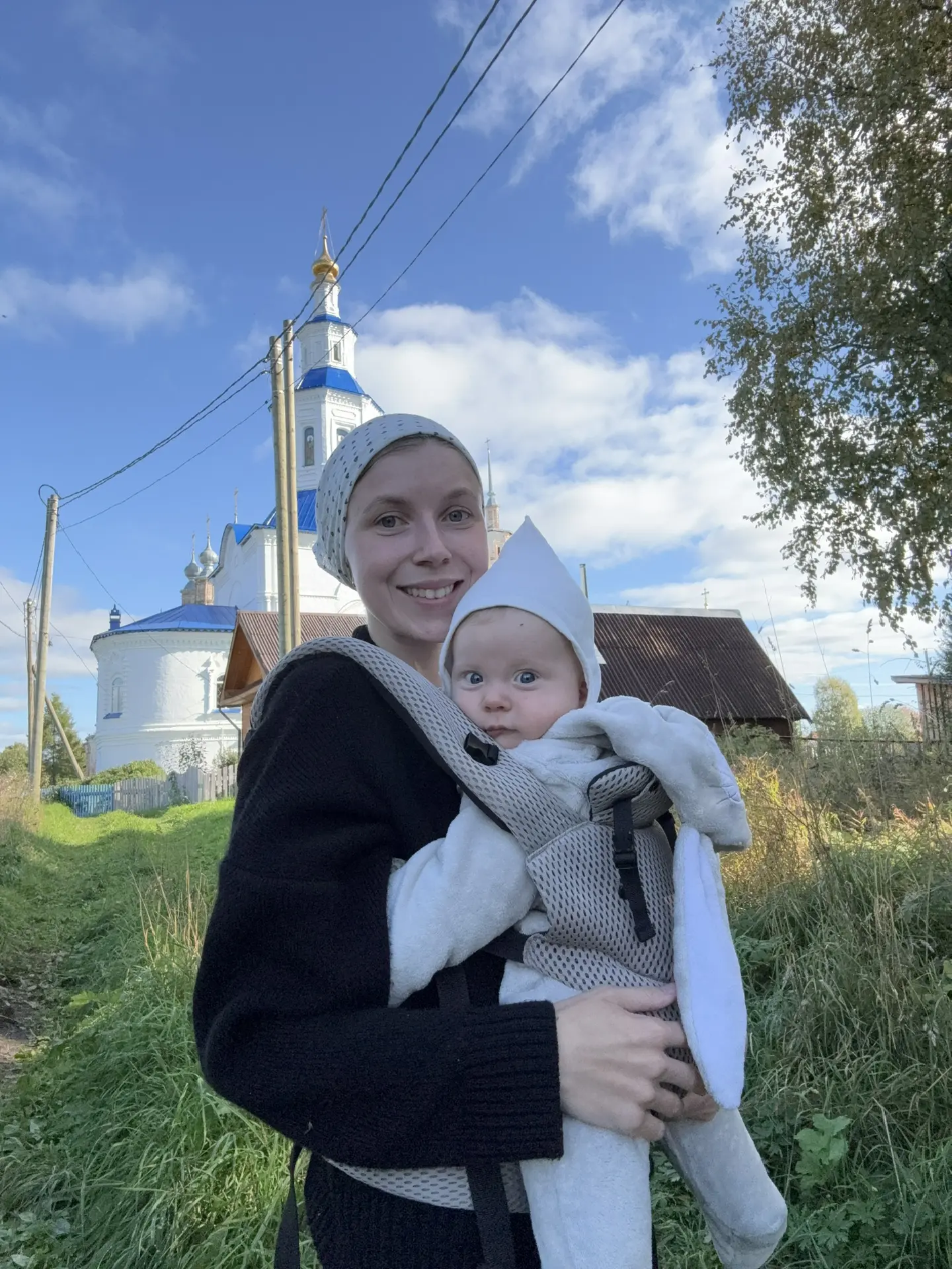Нас тут становится больше.