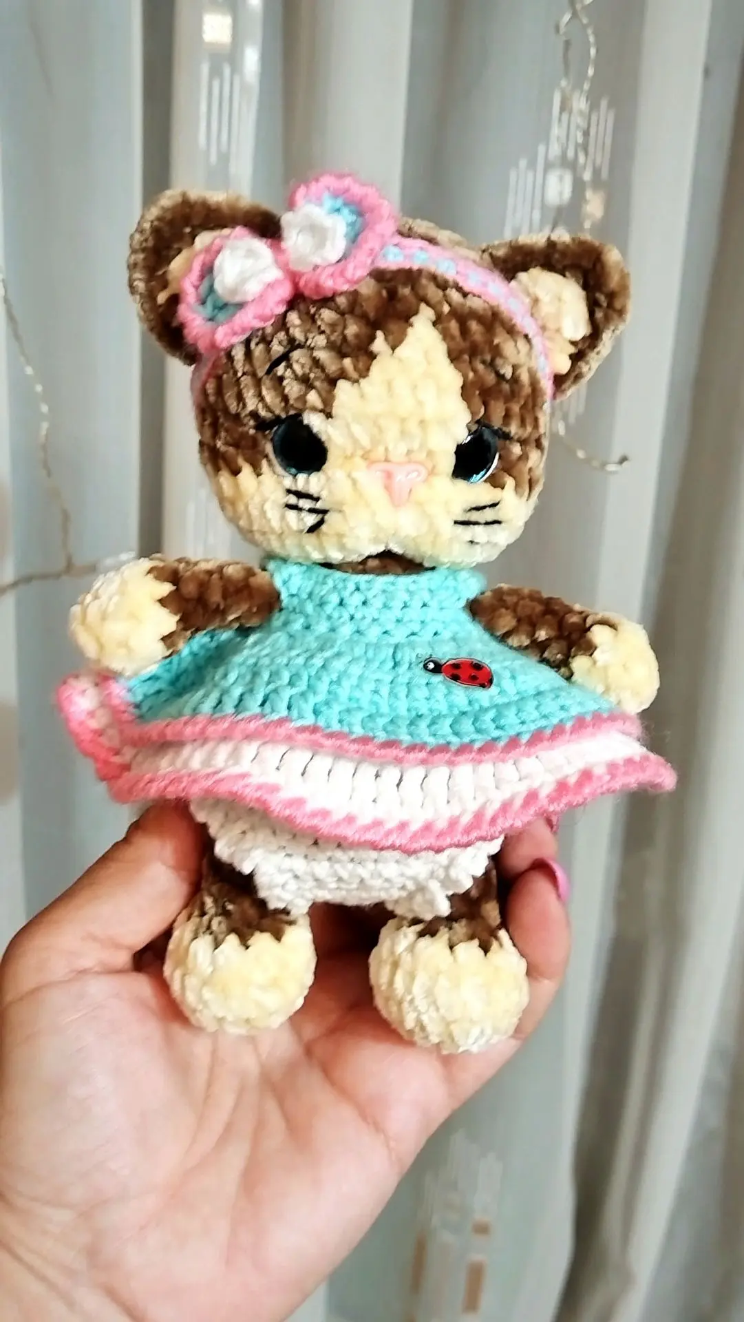 А у меня очередной котёнок, вернее кошечка 🐱.