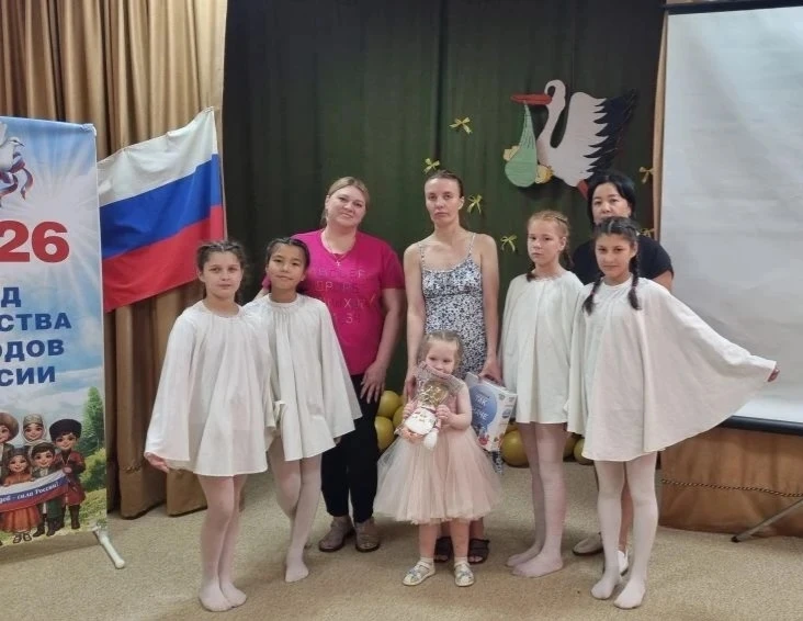 Дорога к семейному счастью: в отделении "Гармония" центра "Вера" проводили маленькую воспитанницу в 