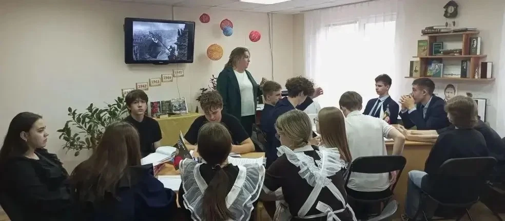 🌟14 мая во взрослой библиотеке п.г.т. Камские Поляны, в 10 классе прошел урок истории ...