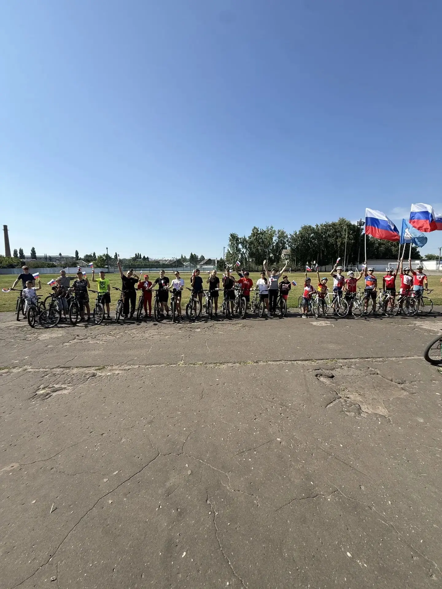 🚴‍♂️ Велопробег ко Дню Государственного флага Российской Федерации: спорт, патриотизм,...