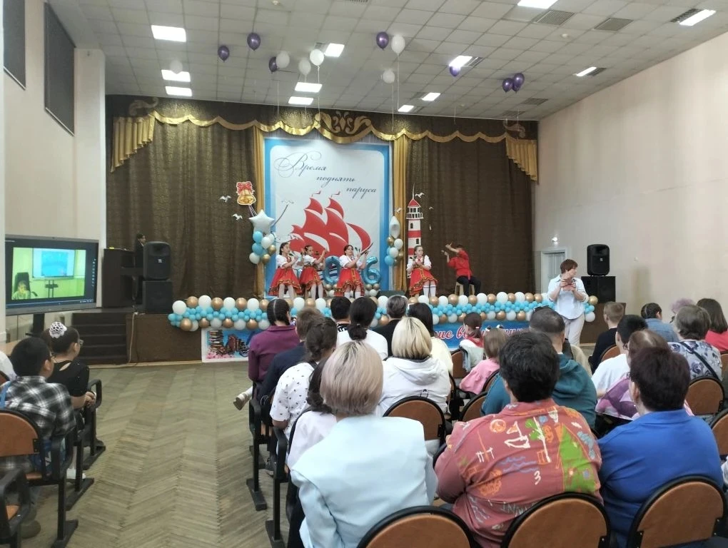 🎓 Точка в году: торжественная линейка в «IT-кубе»

Вот и пролетел ещё один учебный год. Сегодня в Ц