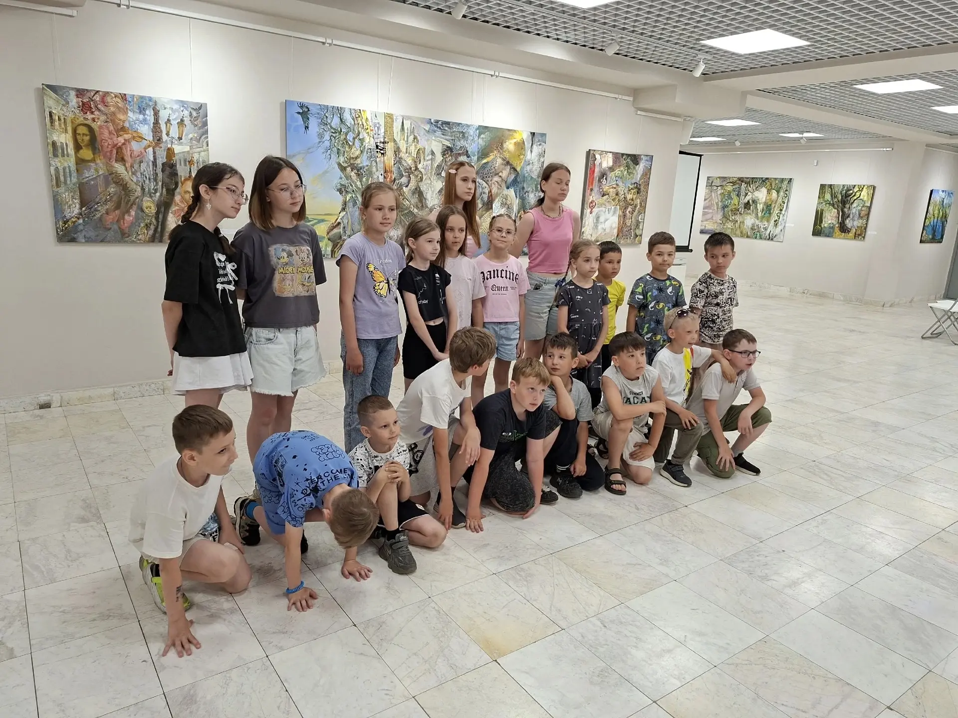 Пришкольный лагерь Лицея 14 в Художественной галерее Зеленодольск знакомится с выставками и приобщае
