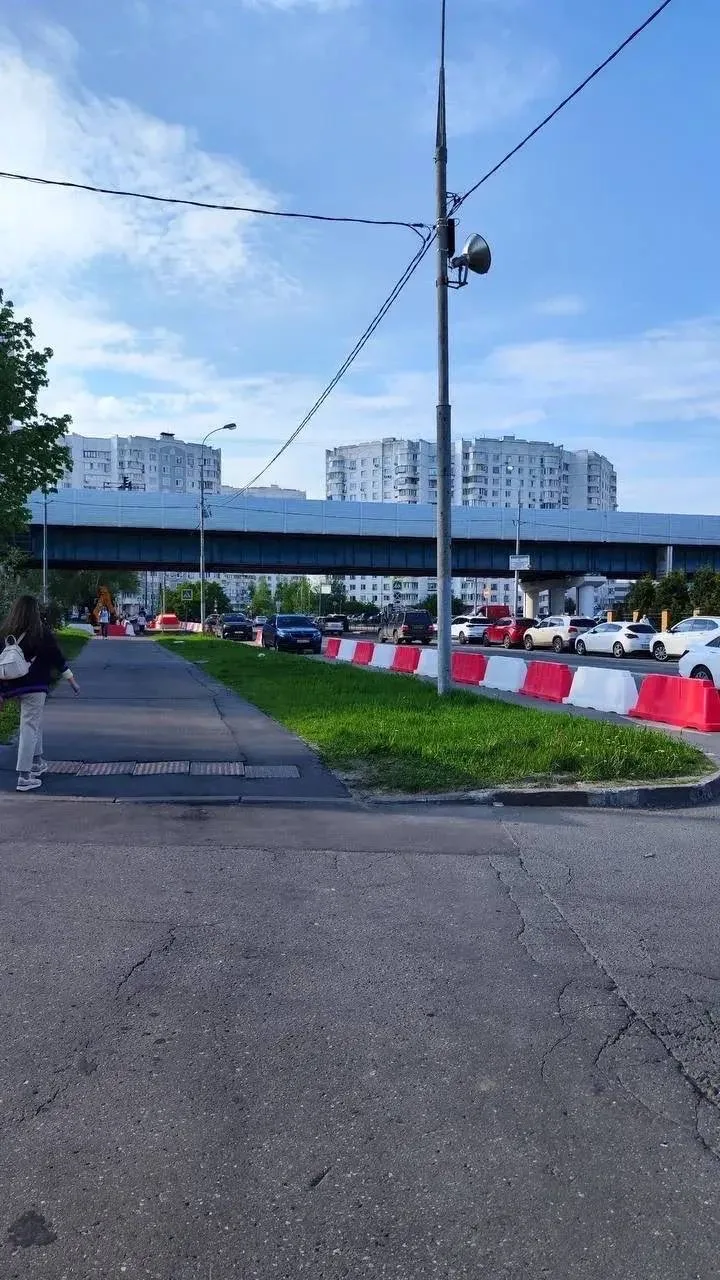На пересечении Южнобутовской и Адмирала Лазарева продолжается благоустройство  Сейчас на участке иду