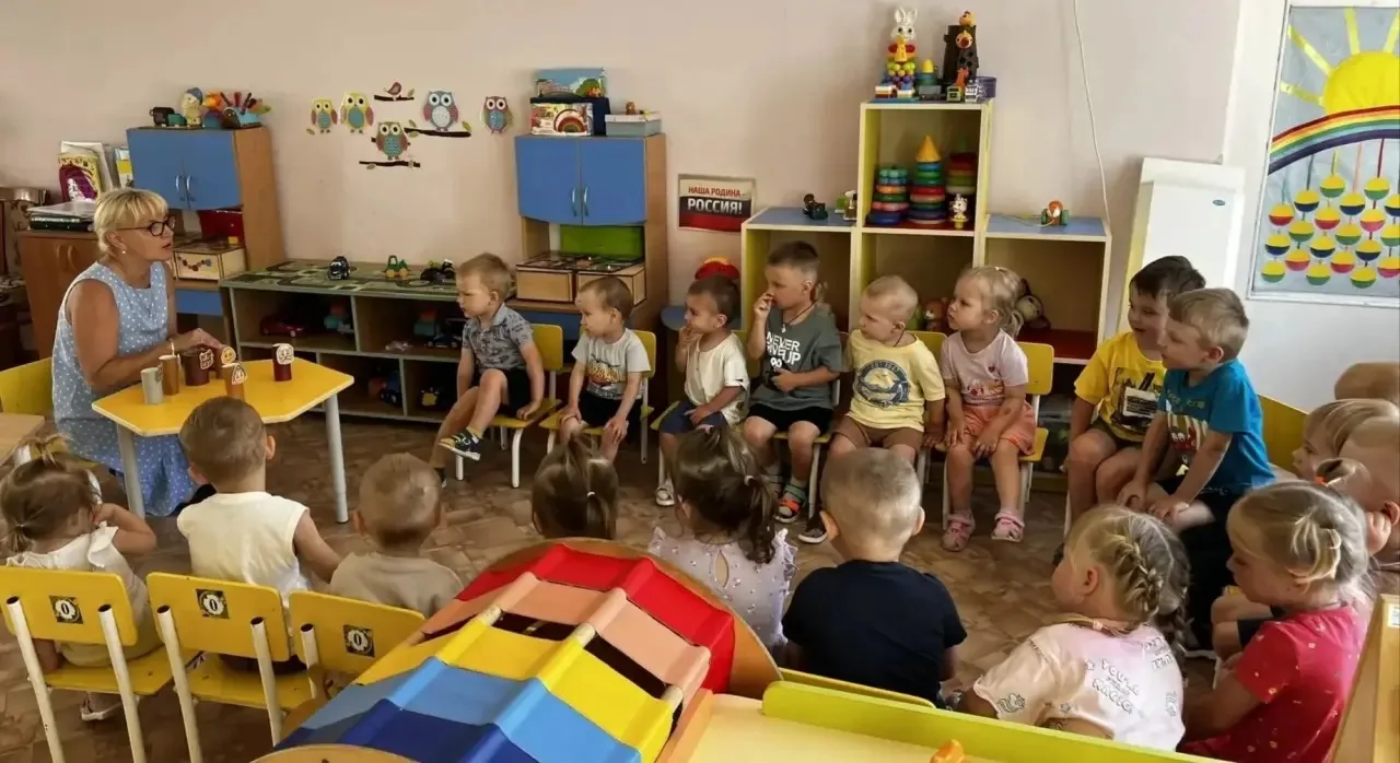 К ребятам🧑‍🤝‍🧑 из группы  «Подсолнушки»🌻сегодня приходила в гости сказка «Колобок».