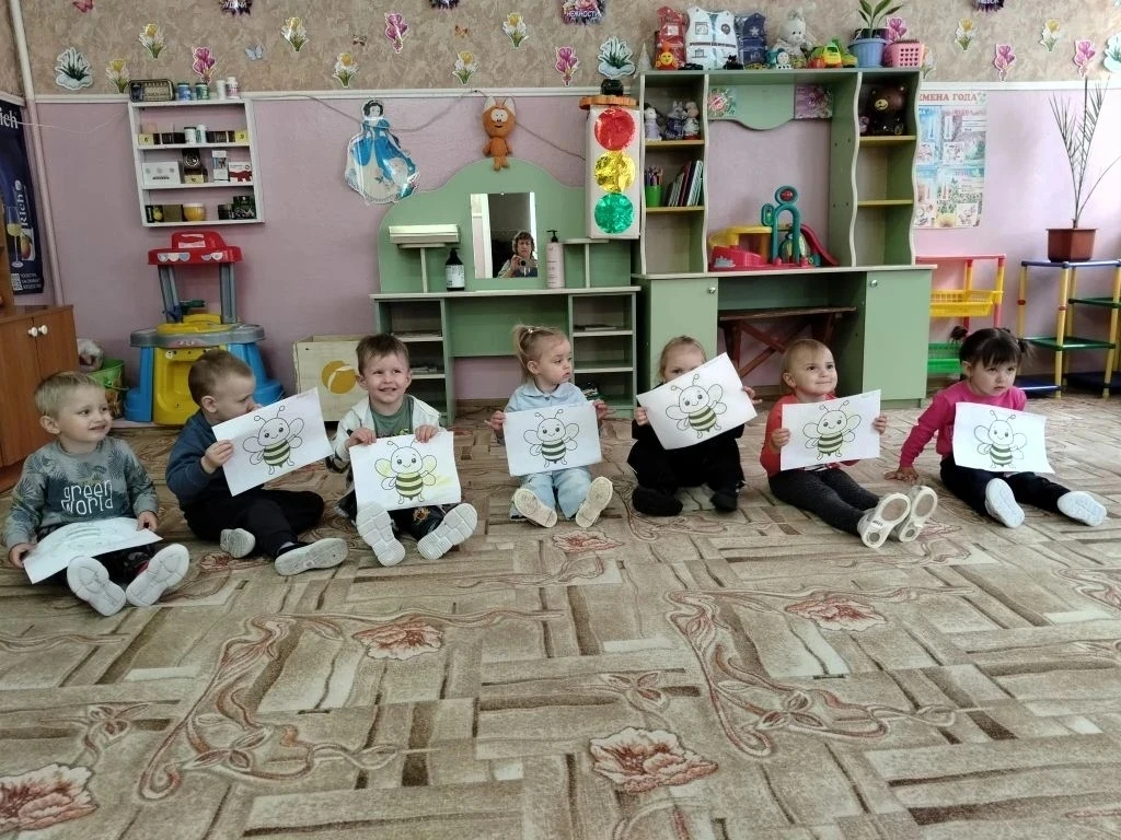 🐝Во Всемирный ДЕНЬ ПЧËЛ, с воспитанниками первой младшей группы "Бабочки" провели позн...