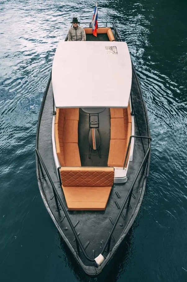 Красавчик
👴 до 11 человек
⚓️ Грибоедова
🚾 Туалет ➕
💳 от 8 000 час

https://78kater.ru/katera/kras